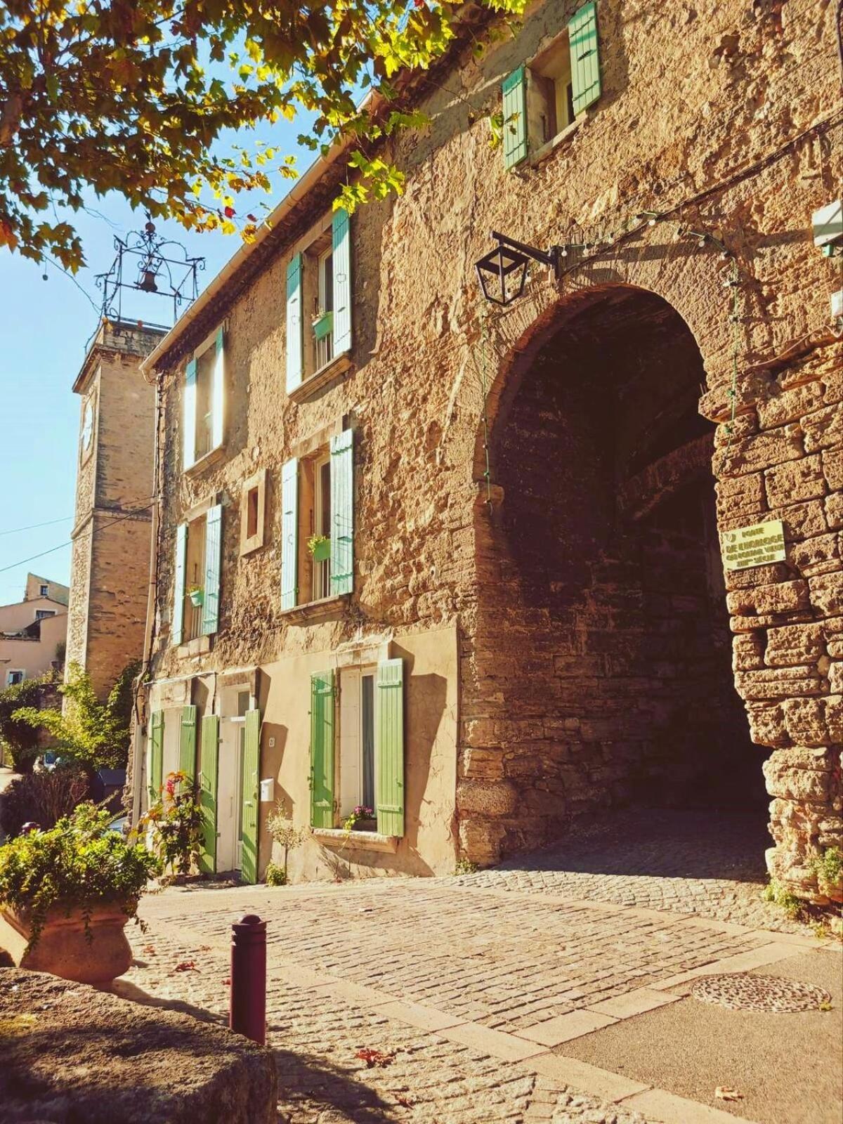 L'Appartement De L'Arche Châteauneuf-de-Gadagne Esterno foto