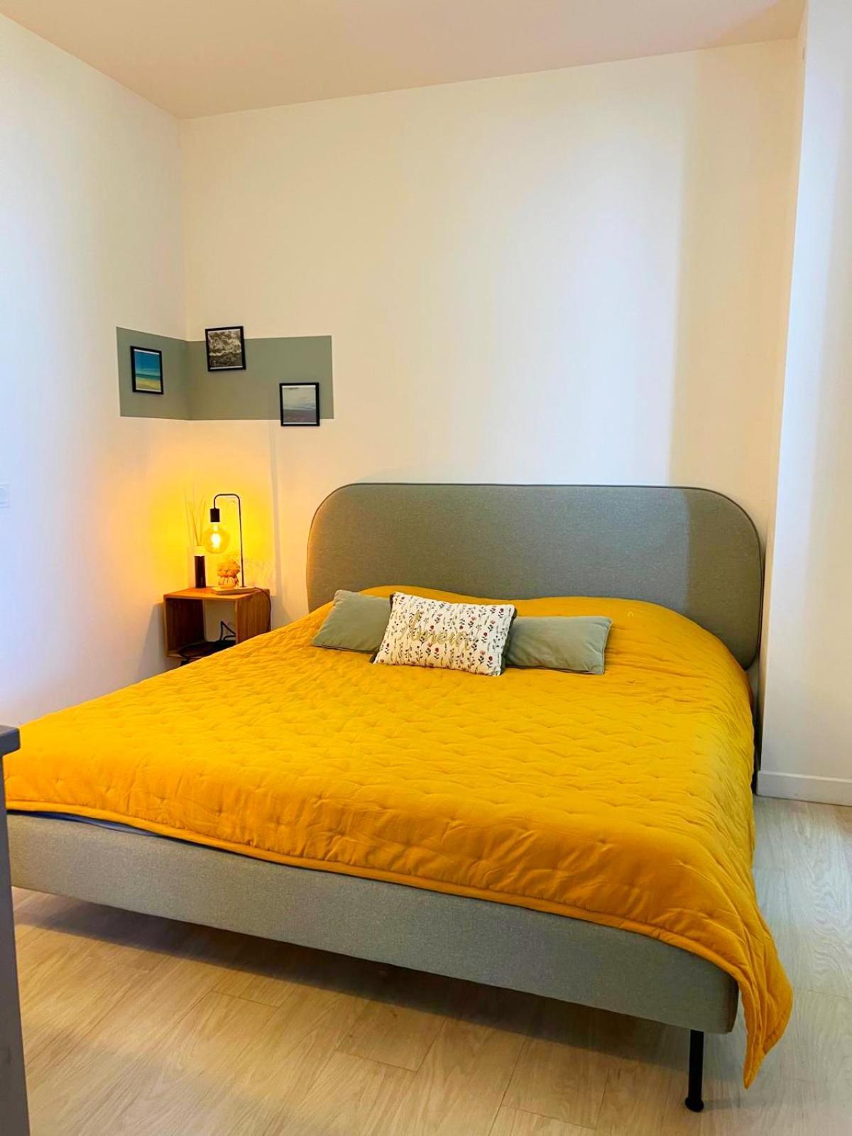 L'Appartement De L'Arche Châteauneuf-de-Gadagne Esterno foto